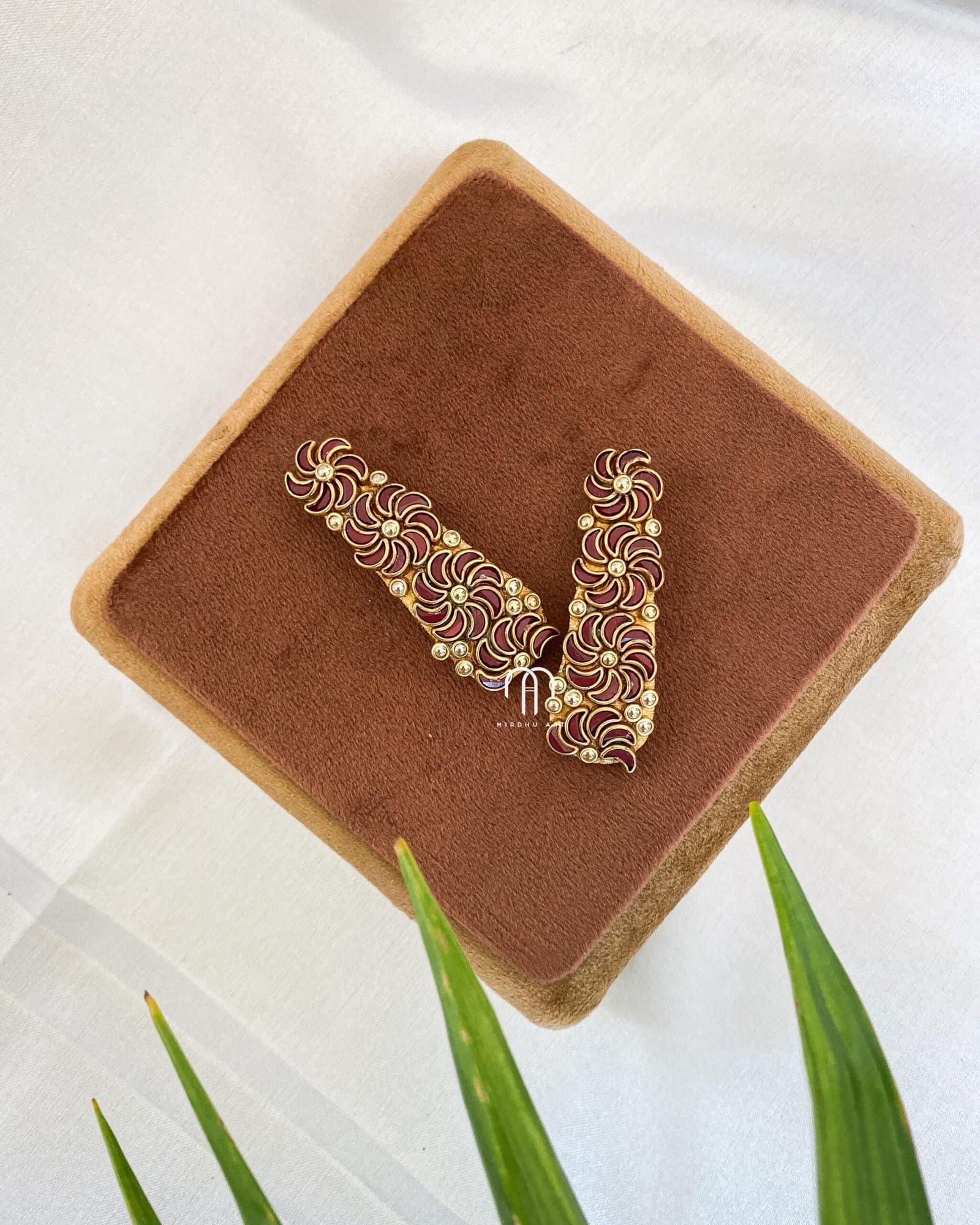 Tic Tac – Maroon Flower (moon) from Bangle by Choice