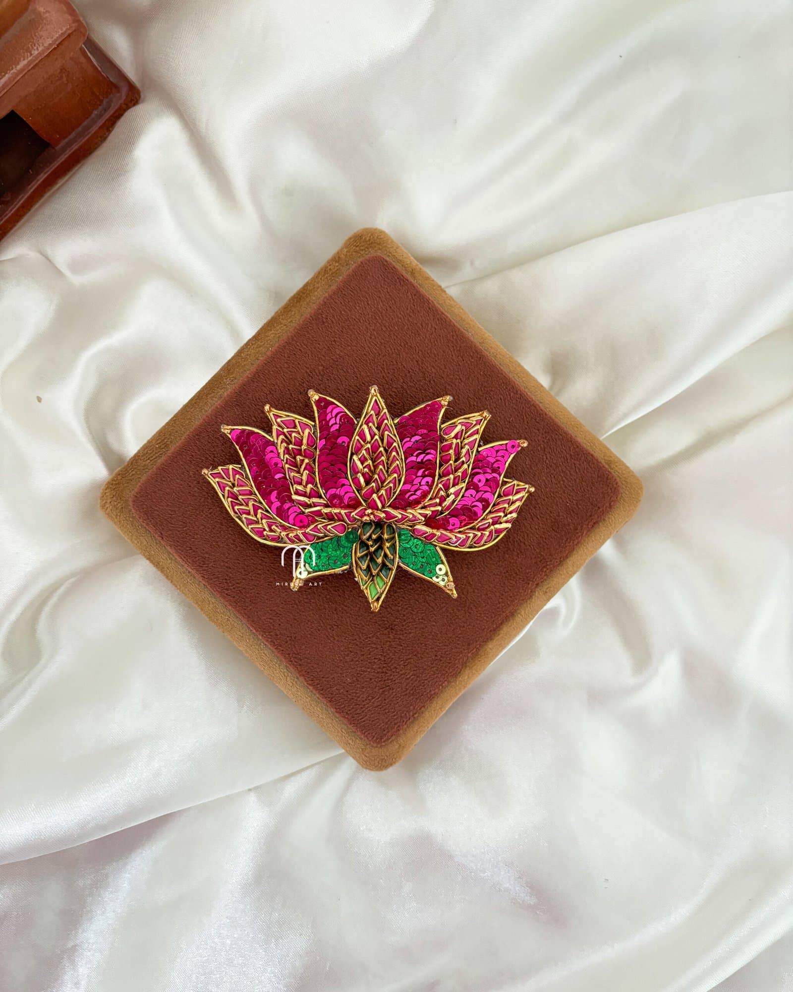 Lotus Center Clip – Lotus Shade detail view 4