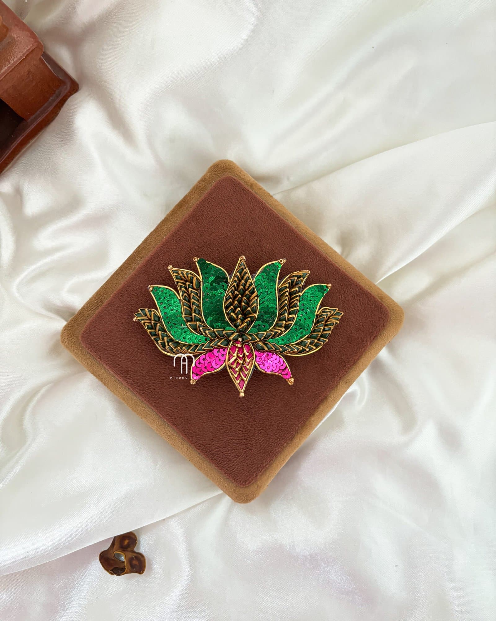 Lotus Center Clip – Lotus Shade detail view 5