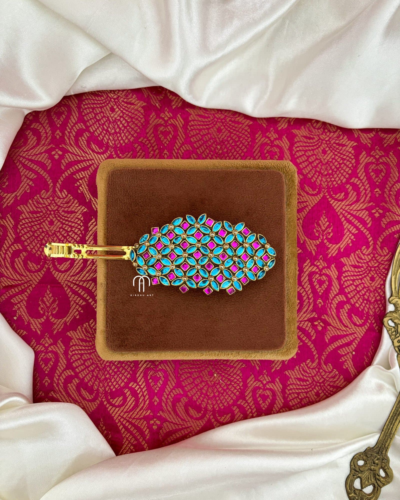 Oval Center Clip – Krishna blue and Rani pink from Bangle by Choice