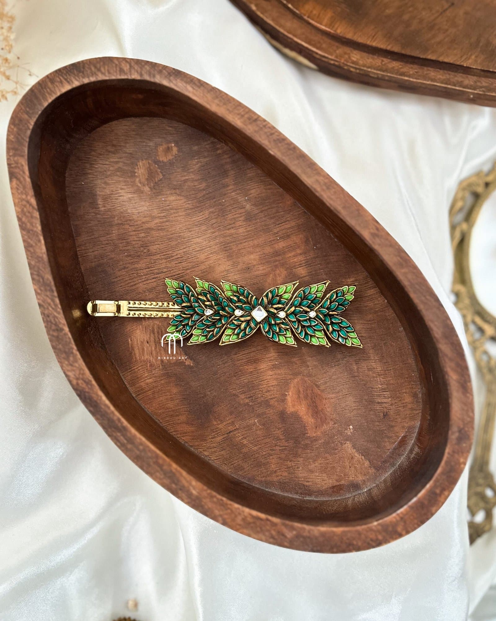 Statement Center Clip – Leaf style from Bangle by Choice