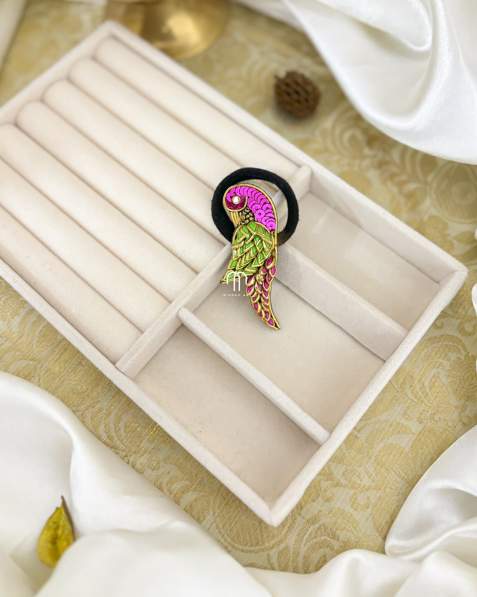 Parrot style – Light green and Rani pink from Bangle by Choice