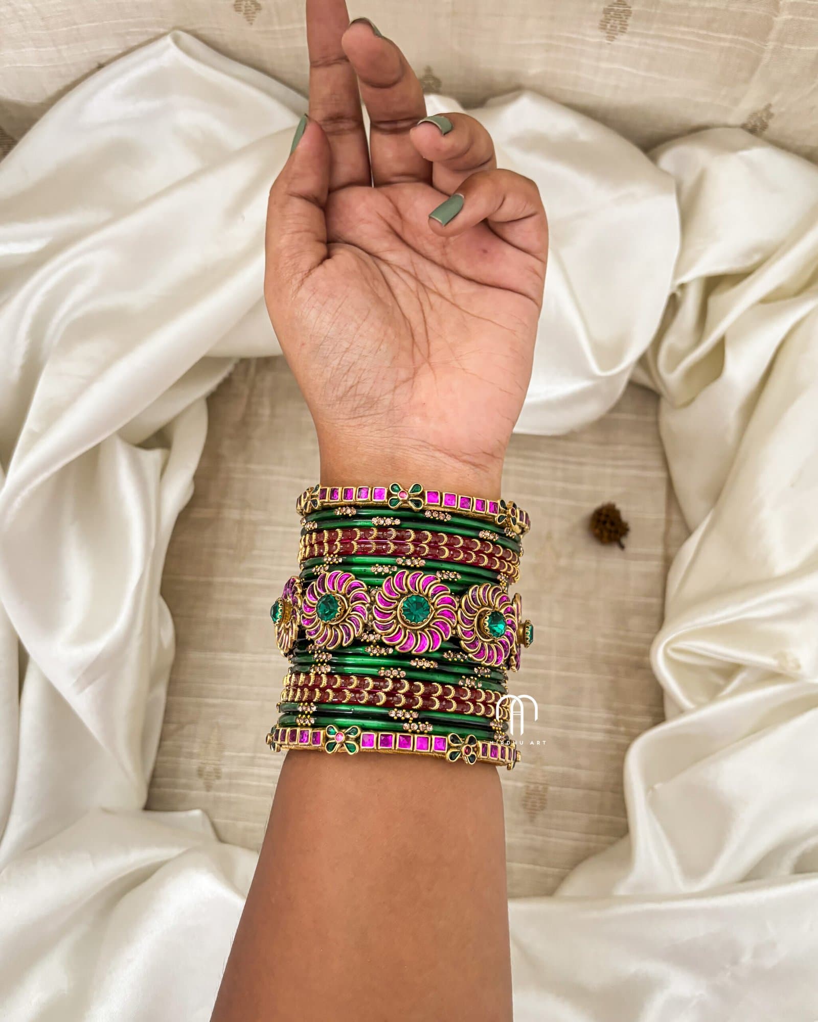 Kundan Bangles – Green And Rani Pink (SUN) Two Sets detail view 2