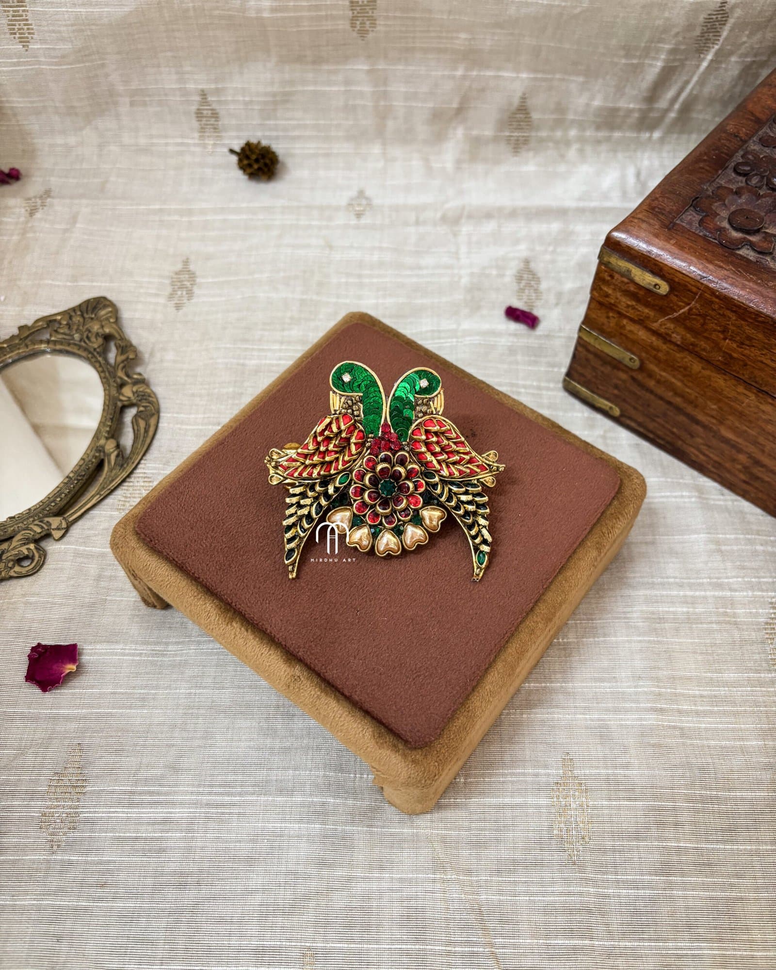 Parrot Center clip – Red and Green from Bangle by Choice
