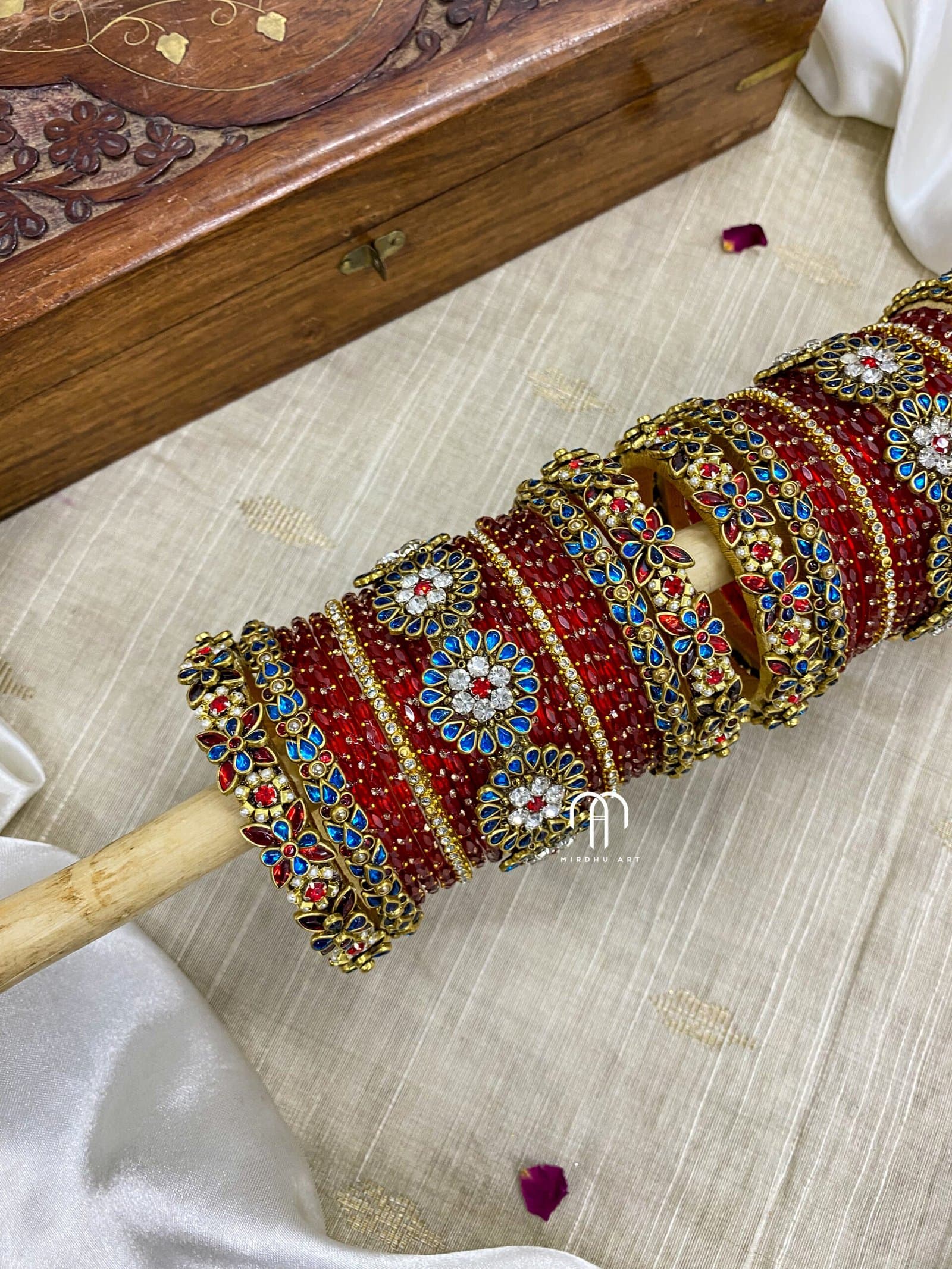 3D Crystal Floral – Krishna Blue & Red detail view 2