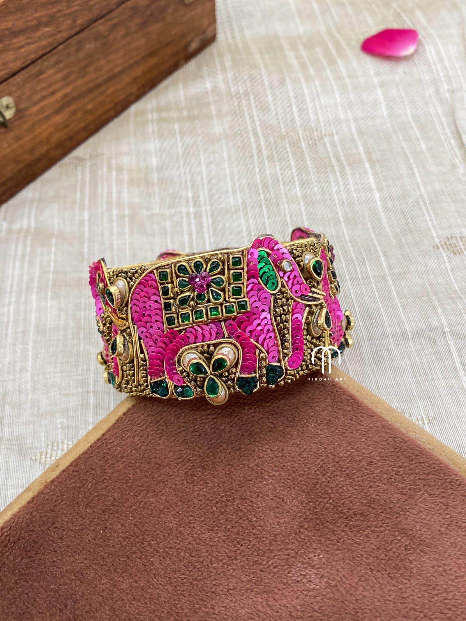 Kundan Bangles – Elephant Bangles (Rani Pink & Green) detail view 2