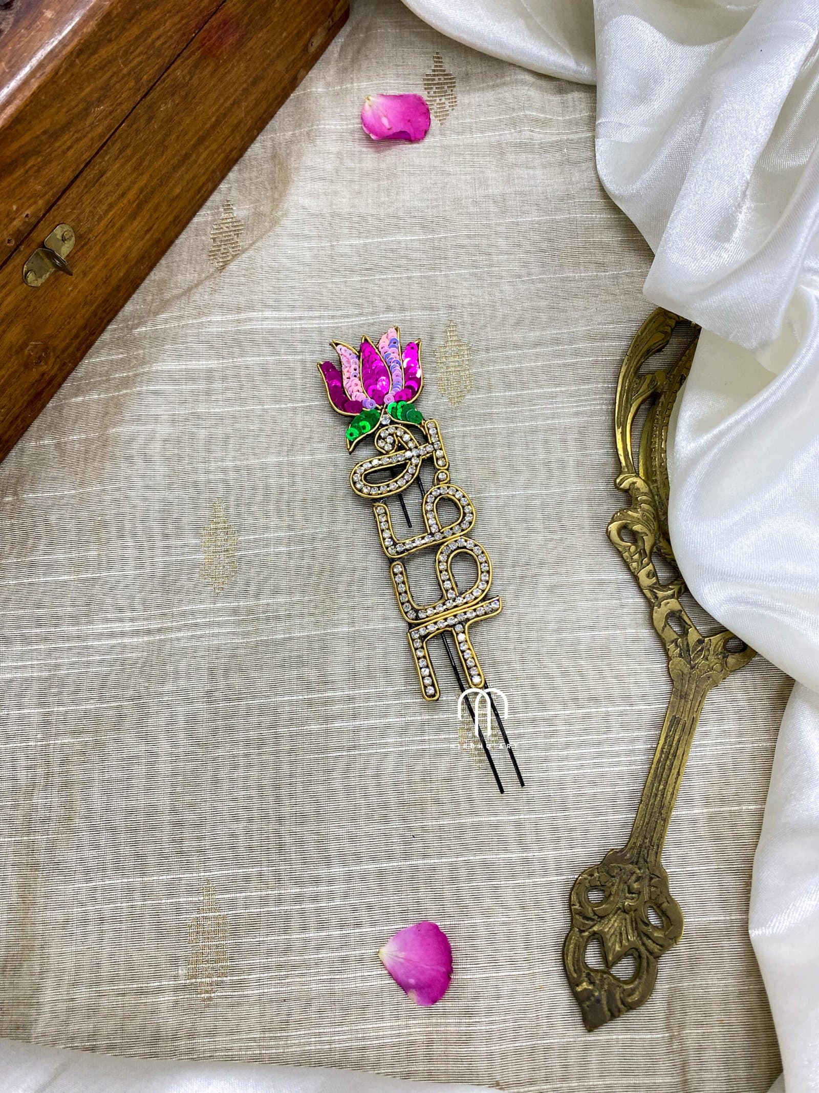 Amma – (U Pin & Brooch) from Bangle by Choice