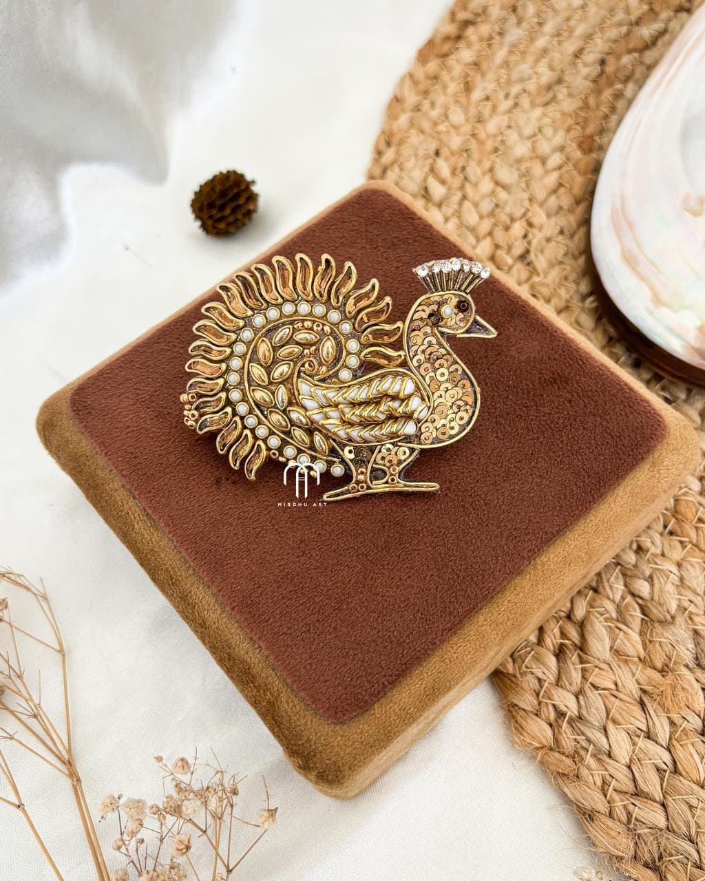 Peacock Center Clip – Neutral Shades from Bangle by Choice