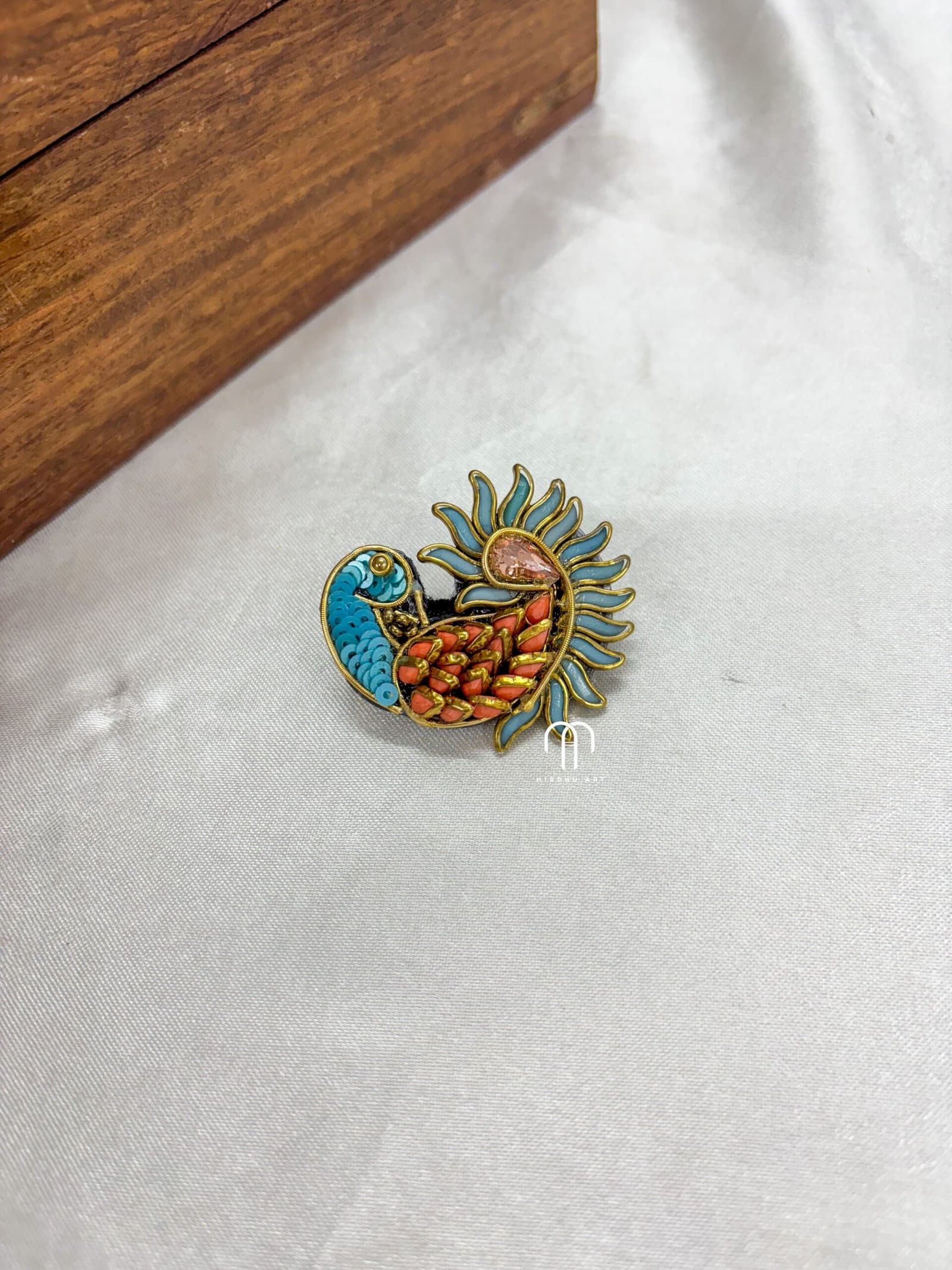 Annapakshi Saree Pins – Peach with Krishna Blue