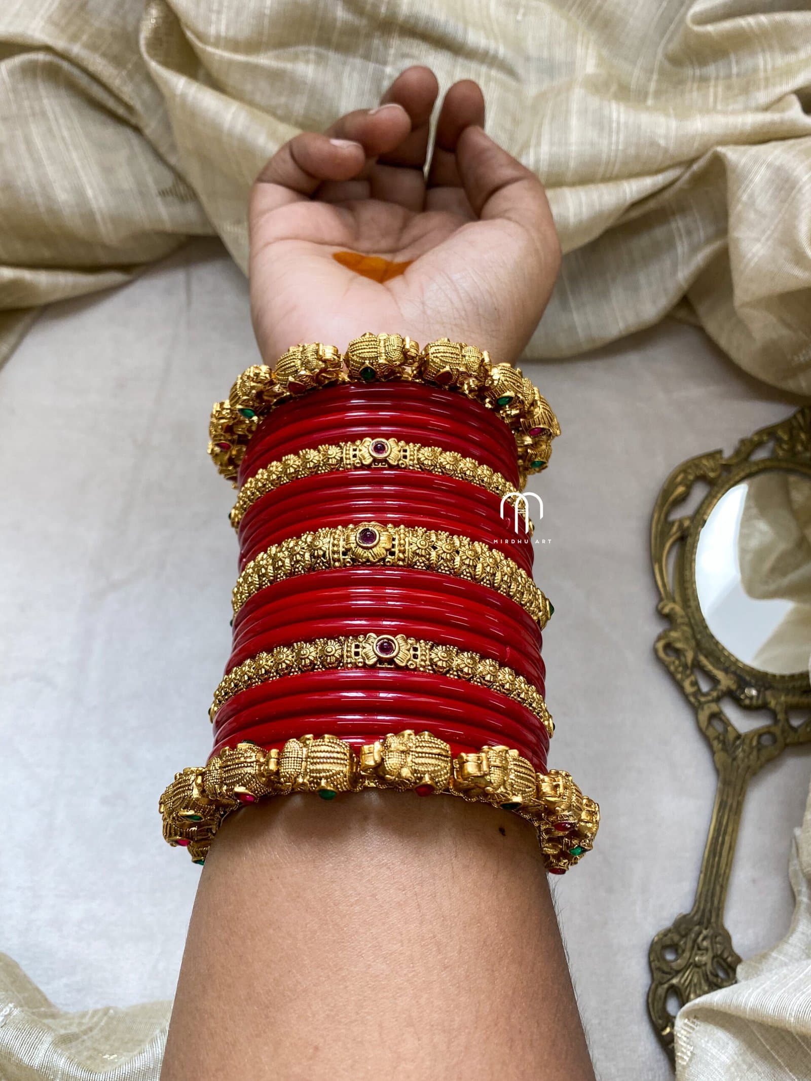 Vintage Style Bangle Stack – Red detail view 2