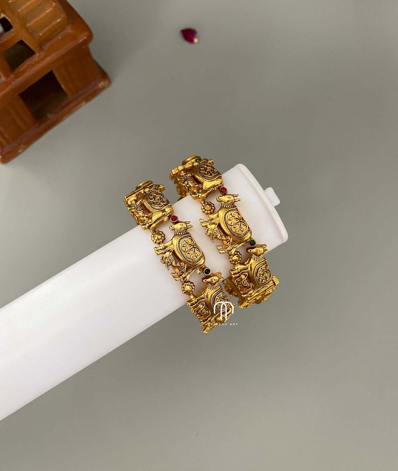 Pichwai Cow with calf – Metal bangles