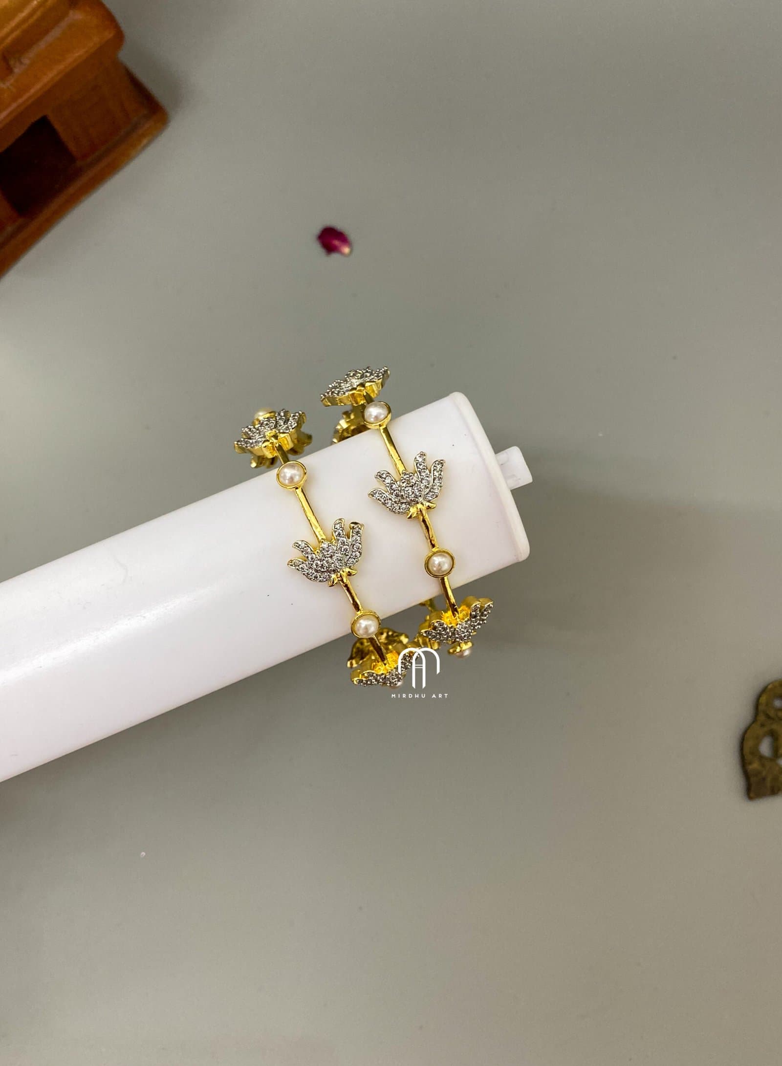 Lotus – Silver diamond replica