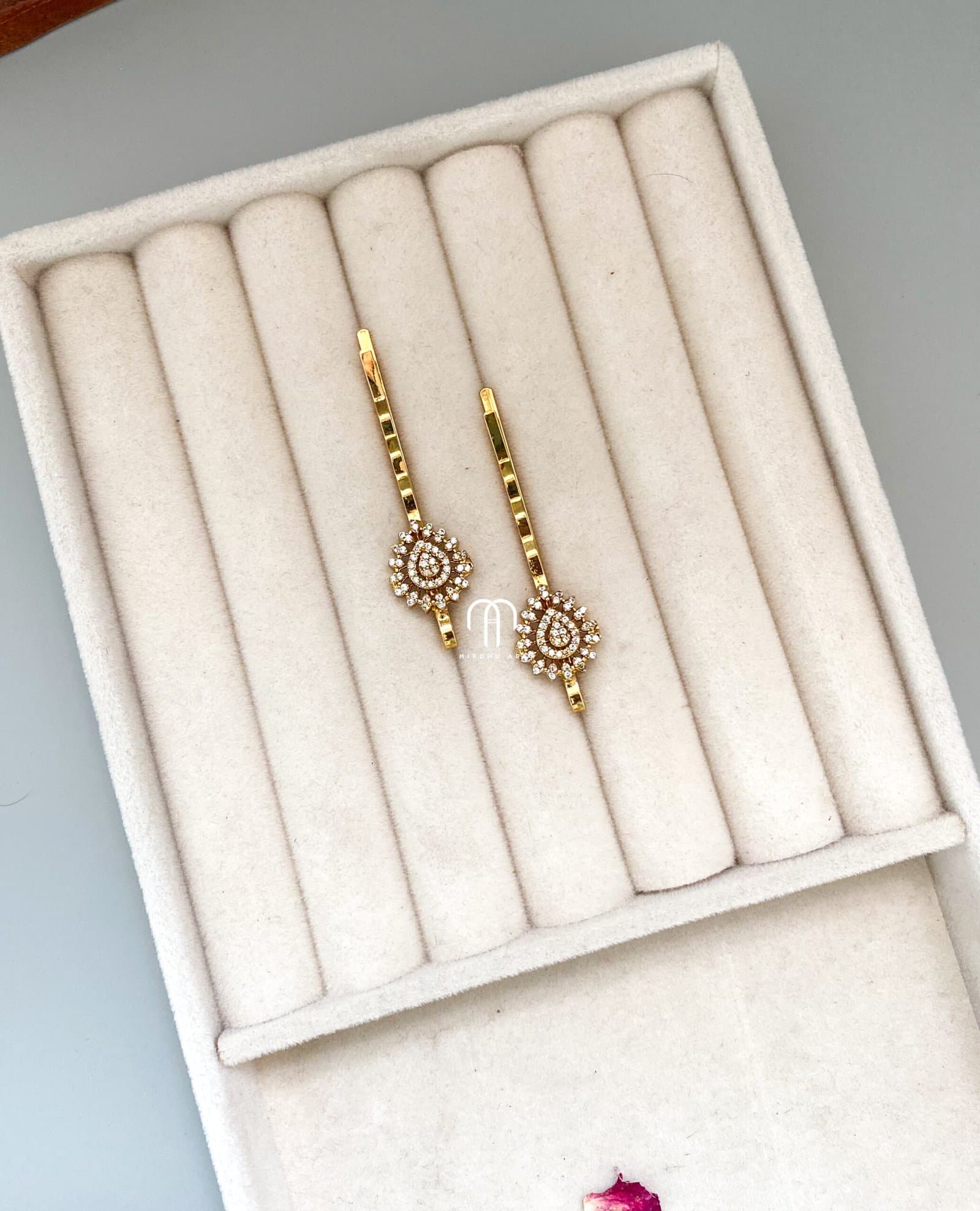 Blossom (white) – Hair Pins from Bangle by Choice