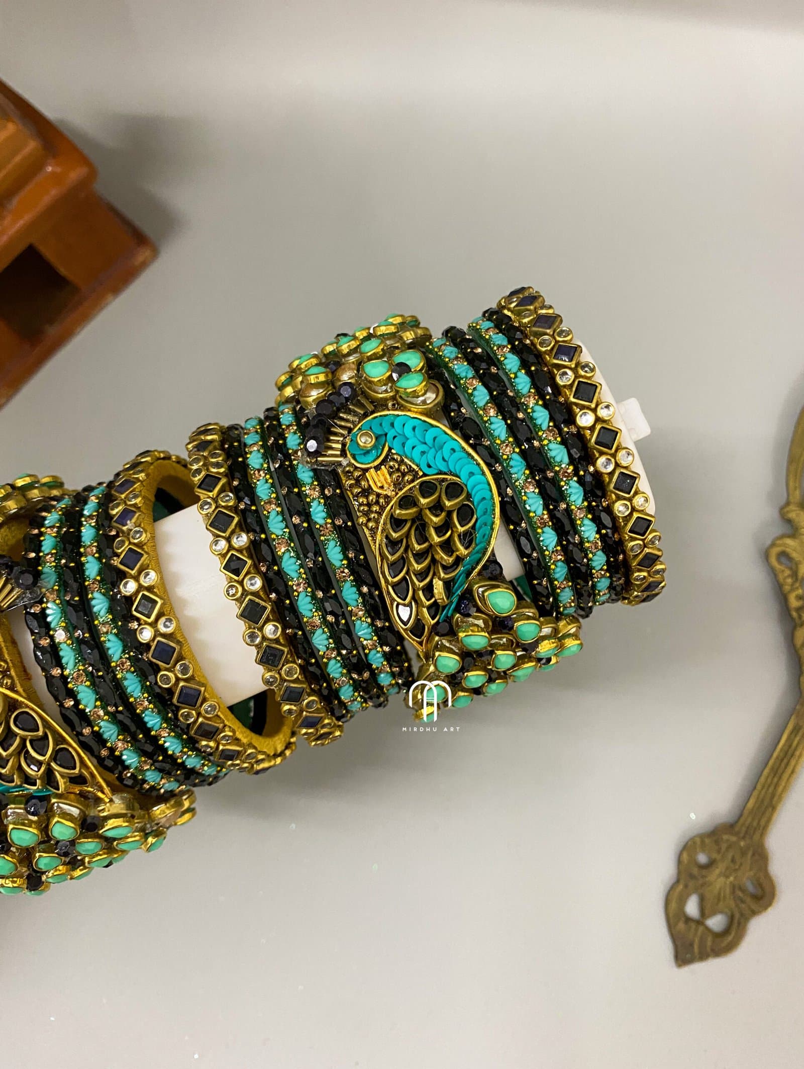 Peacock – Black & Turquoise Green detail view 2