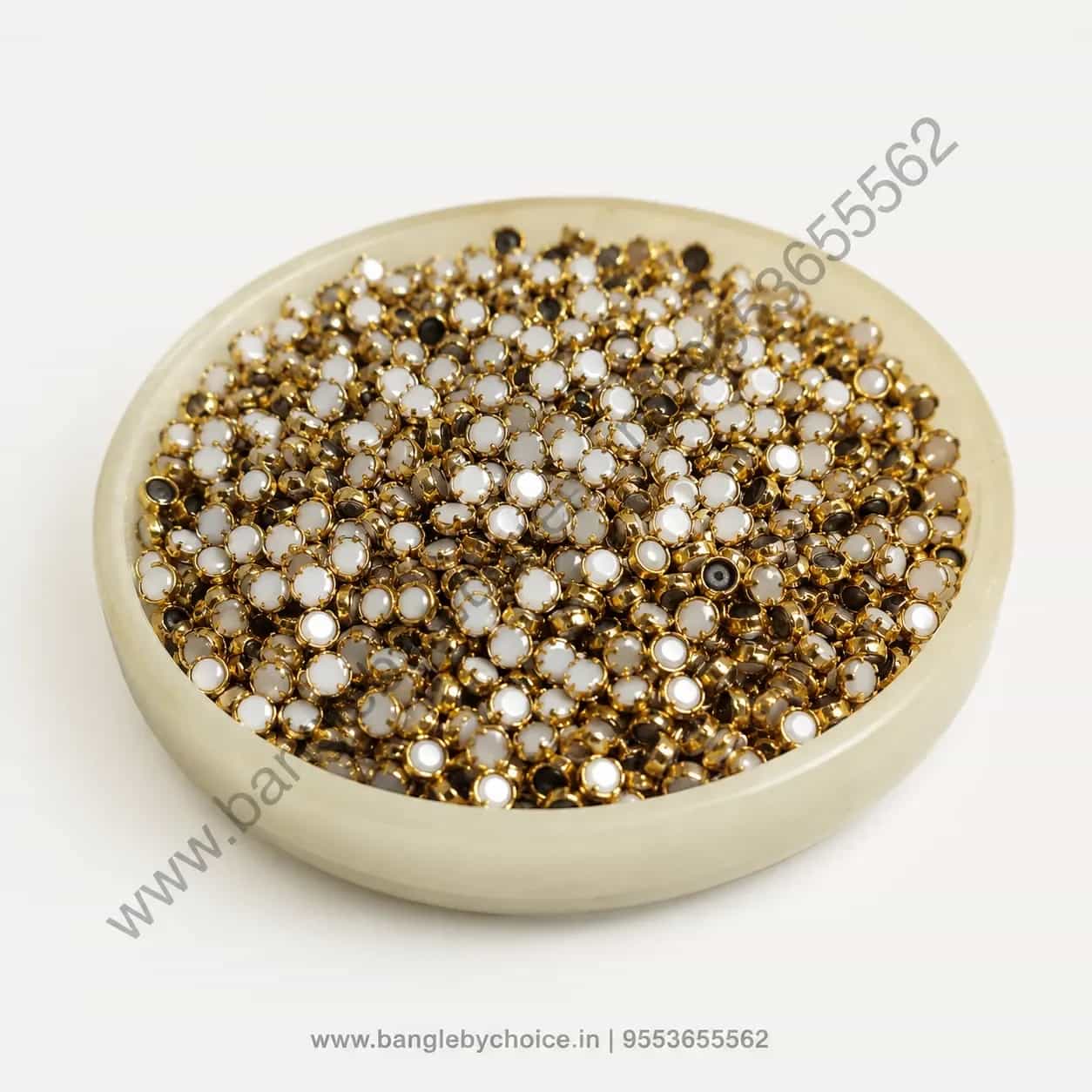3mm Round Ceramic White Kundans detail view 2