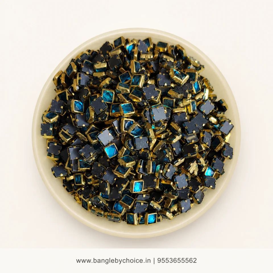 4x4 Square C Green Glossy Kundans premium top-view product image with antique-gold setting