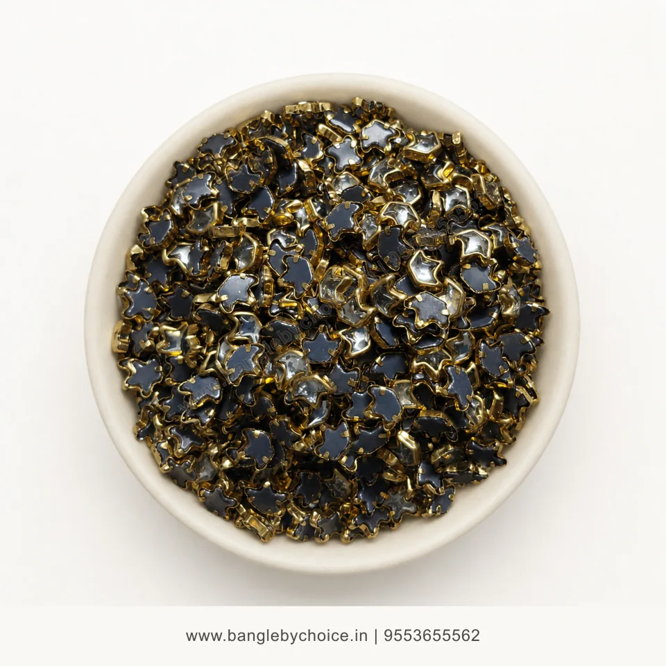Small Star Glossy White Kundans premium top-view product image with antique-gold setting